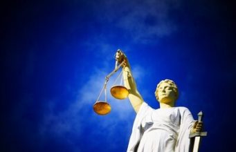 Beinbruch bei Skitour war kein Arbeitsunfall