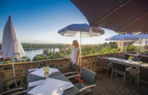 Tagen mit Panoramablick über dem Rhein