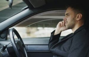 Verspannter Kiefer auf Geschäftsreise: Wenn Dauerstress zu Zähneknirschen führt