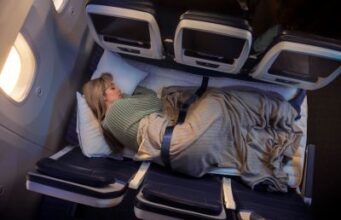 United Airlines mit Schlafmöglichkeit in der Economy