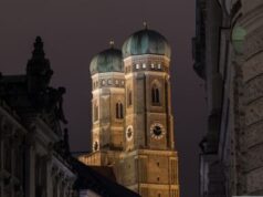 Frauenkirche in München bei Nacht