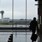 Geschäftsreisender am Flughafen